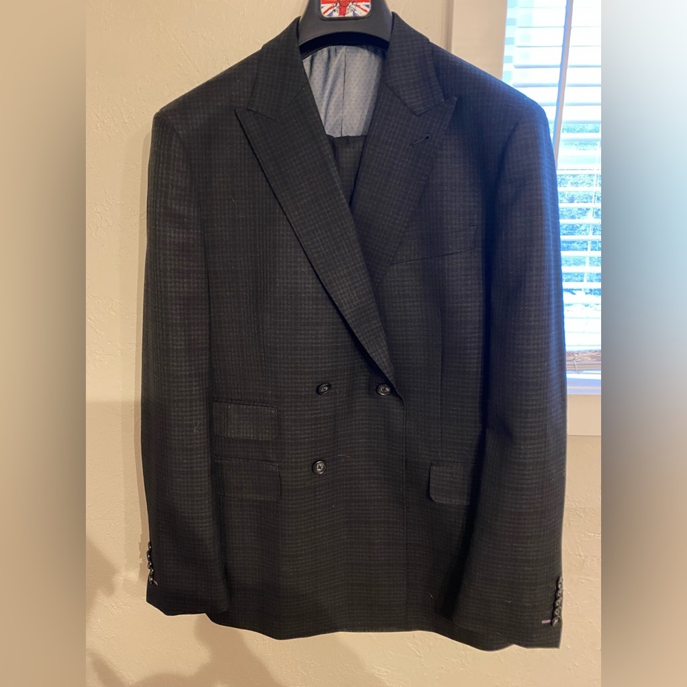 Double Breasted Suit (checkered)